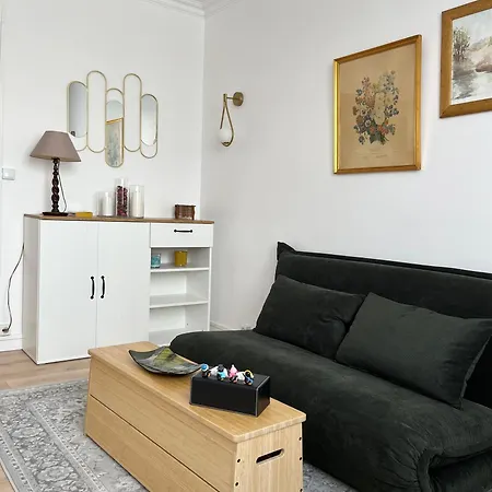 Nouveau 2p Parisien Apartment *